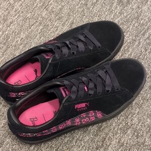 PUMA Girl's Black & Pink Barbie Suede Classic Low Top Shoes Size 4.5